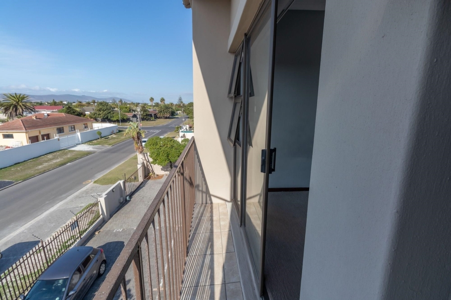 To Let 1 Bedroom Property for Rent in Bloubergrant Western Cape
